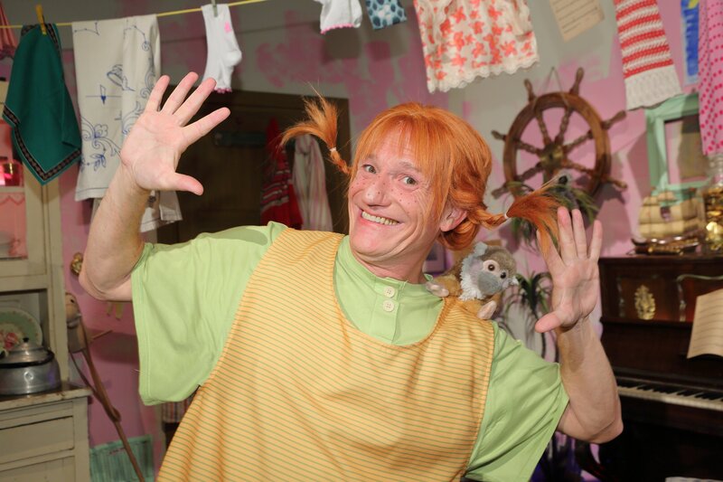 Michl Müller als Pippi. – Bild: BR/​Andreas Pirchmoser