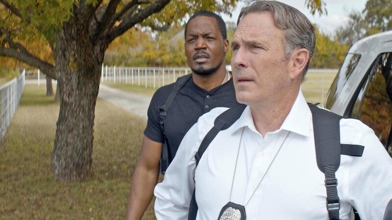 v.l. Det. Tre Millwood (T. C. Stallings), Detective Travis (Todd Terry) – Bild: Bibel TV