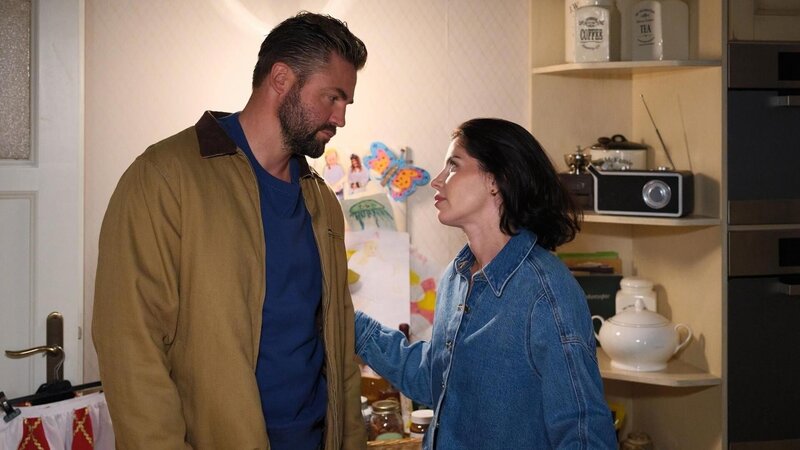 Unter uns Folge 7743: Eine Aushilfe zum Verlieben