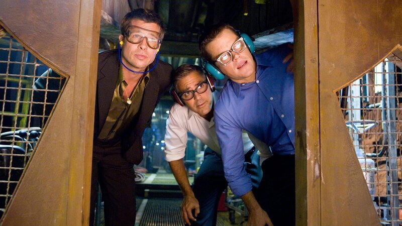 L-R: Rusty Ryan (Brad Pitt), Danny Ocean (George Clooney) und Linus Caldwell (Matt Damon) – Bild: TCM Cinema