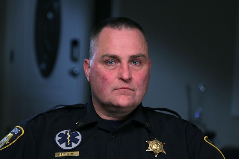 Der Ermittler Tony Curtis. – Bild: RTL /​ Arrow Int. Media