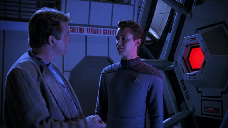 Wesley Crusher (Wil Wheaton) und Dr. Paul Stubbs (Ken Jenkins) – Bild: Tele 5