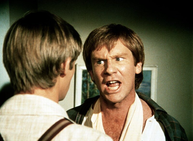 Hobart Slank (Michael S. McGreevey) wünscht sich, ein erfolgreicher Baseballspieler zu werden; bricht sich dann die Wurfhand. – Bild: Sat.1 Gold