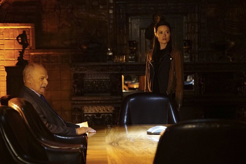 Um besser in dem Fall voranzukommen, schließt Castle mit Detektivin Kendall Frost (Summer Glau, r.) eine temporäre Allianz. – Bild: American Broadcasting Companies, Inc. /​ Richard Cartwright