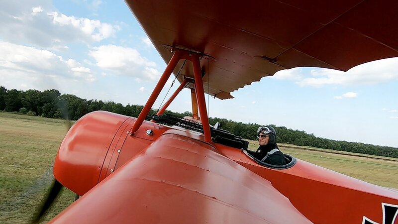 Das Museum der Familie von Pilot Edmond Salis in Ferté-Alais bei Paris beherbergt auch eine Fokker Dr.I. – Bild: zdf /​ THE HISTORY CHANNEL /​ SPIEGEL TV