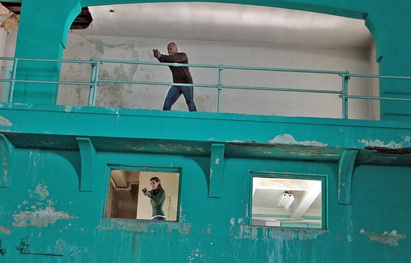 Die nationale Sicherheit ist bedroht: Sam (LL Cool J, oben) und Kensi (Daniela Ruah, unten) ermitteln undercover … – Bild: SONJA FLEMMING /​ CBS BROADCASTING INC.