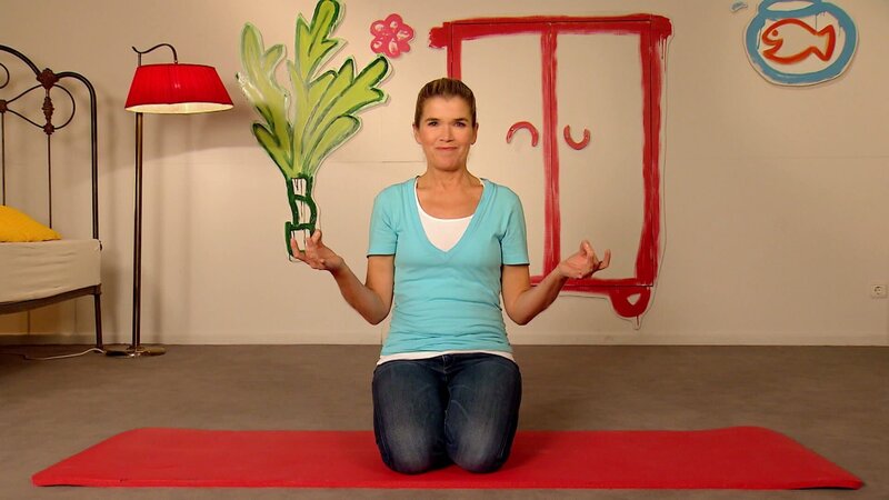 Anke meditiert gerne, denn dabei kann sie einfach mal an nichts denken. Und das Beste daran ist: Danach hat sie plötzlich die besten Ideen – wie sie darauf bloß gekommen ist? – Bild: WDR/​Die Sendung mit dem Elefanten