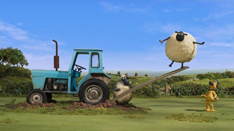 Auch großes Gewicht kann den Traktor nicht aus dem Schlamm heben. – Bild: WDR/​Aardman Animation Ltd.