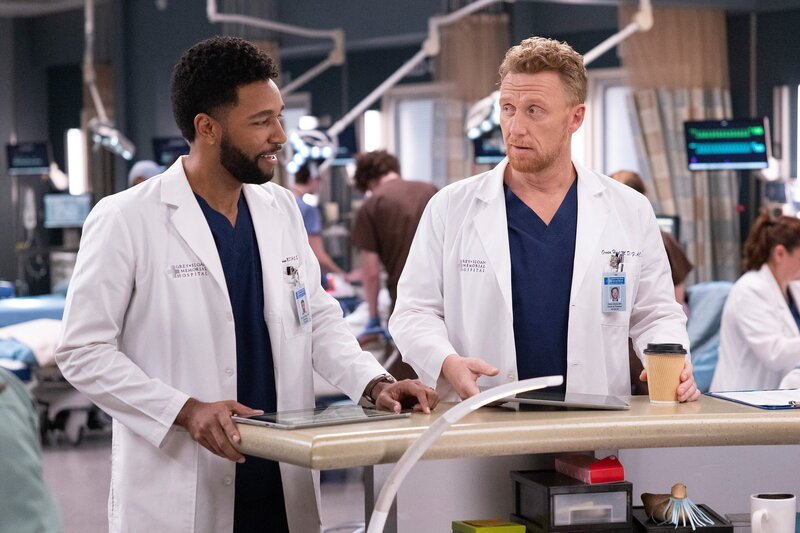 Grey’s Anatomy
Staffel 19
Folge 11
Anthony Hill als Dr. Winston Ndugu, Kevin McKidd als Dr. Owen Hunt
SRF/​ABC Studios – Bild: SF2