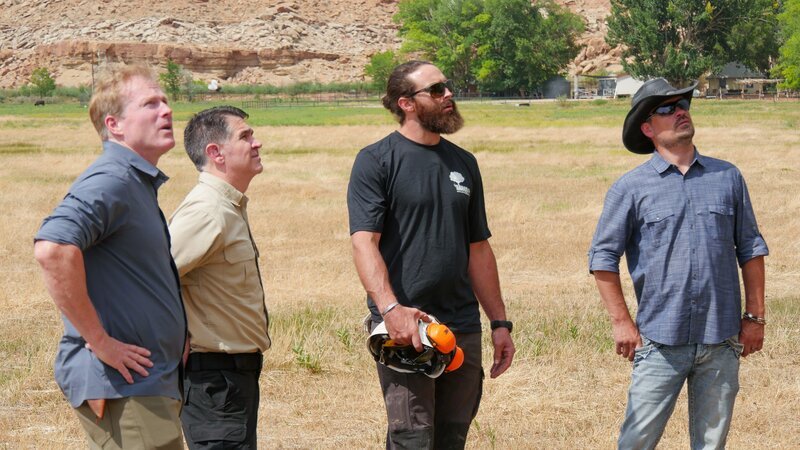 Erik Bard (l.), Thomas Winterton (m.), Jim Royston (4.v.r.), Travis Taylor (3.v.r.), Bryant ‚Dragon‘ Arnold (r.) – Bild: stan /​ © THE HISTORY CHANNEL /​ Prometheus Entertainment