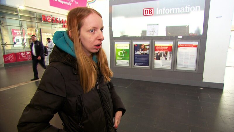 Michelle hat an ihrem Geburtstag ein Vorstellungsgespräch, doch der Weg zum neuen Arbeitgeber ist schwierig. Wird sie pünktlich ankommen oder die Chance verspielen? – Bild: RTLZWEI /​ Madame Zheng