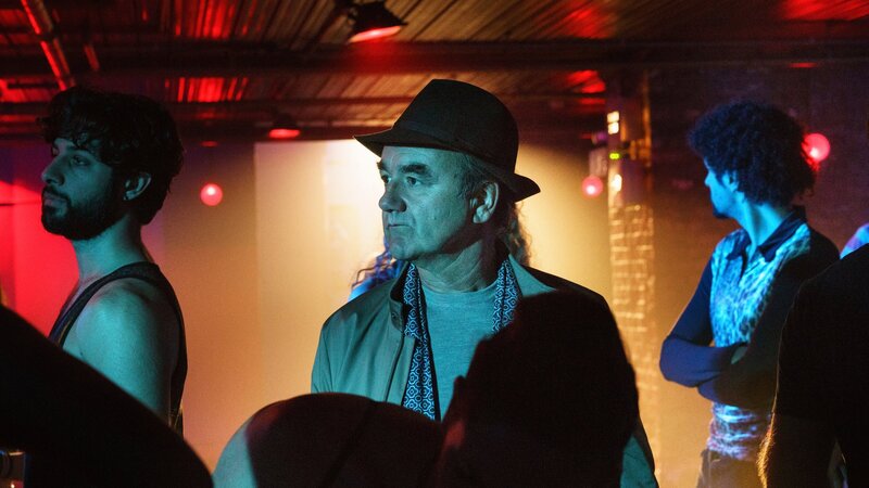 In Berlin geht Bill Pargrave (David Haig) allein einer Spur nach. Aber als er merkt, dass etwas faul ist, ist es bereits zu spät. – Bild: ZDF und Nick Briggs