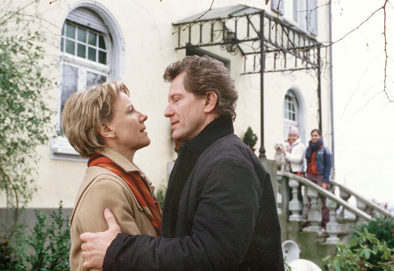 Lottoschein ins Glück – Bild: ARD/​Degeto/​Jürgen Thiele