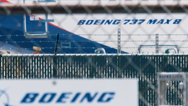 Zwei Boeing-Maschinen vom Typ 737 Max stürzten ab; 346 Menschen starben. – Bild: ZDF und Jeremy Gould Zwei Boeing-Maschinen vom Typ 737 Max stürzten ab; 346 Menschen starben. – Bild: ZDF und Jeremy Gould
