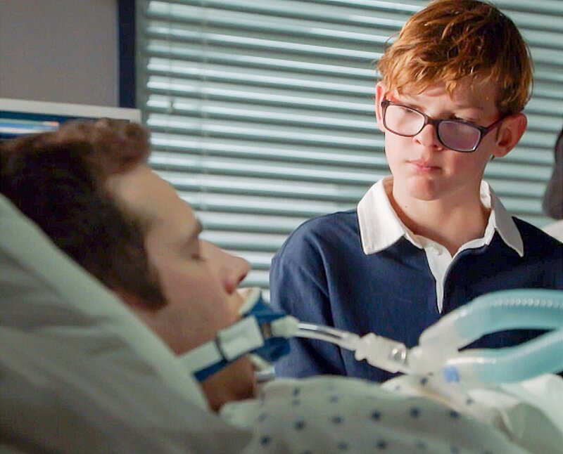 Evan „Buck“ Buckley (Oliver Stark, l.); Christopher Diaz (Gavin McHugh, r.). – Bild: ORF/​PRO7/​20th Television/​Jack Zeman