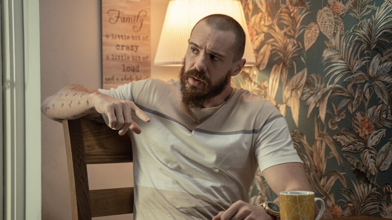 Eric ‚Viking‘ Kinsella (Sam Keeley) – Bild: KIN SERIES HOLDING UK LTD AND HEADLINE PICTURES (KIN) LIMITED