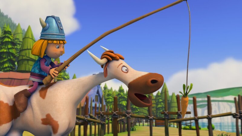 Die verflikte Kuh muss unbedingt aufs Drachenboot. – Bild: studio100media /​ ZDF