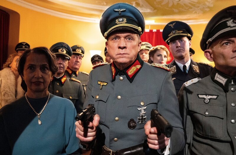 Felix Murot (Ulrich Tukur, Mitte). – Bild: HR/​Bettina Müller