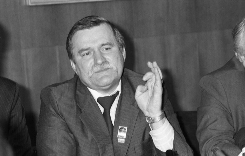 Lech Walesa, der Präsident von Polen bei einer Pressekonferenz am 30. November 1989 in London. – Bild: ZDF/​liubomir