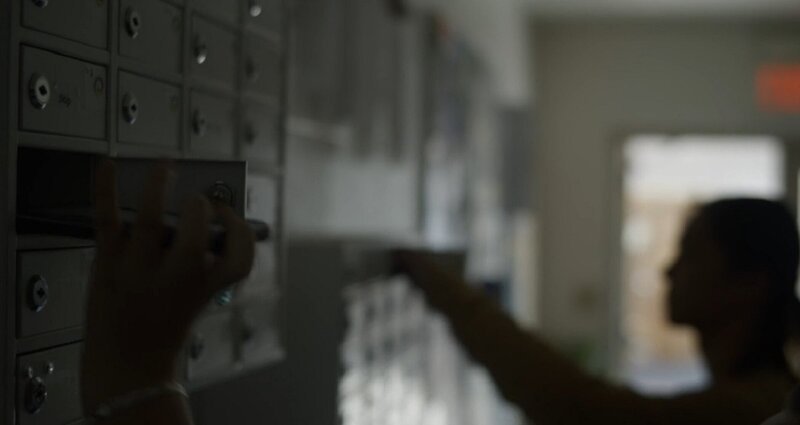 Handyverbot! Viele Mitarbeitende von großen Tech-Firmen wollen verhindern, dass ihre Kinder zu früh mit Mobiltelefonen und sozialen Medien in Kontakt kommen. – Bild: Onza /​ ZDF und Onza