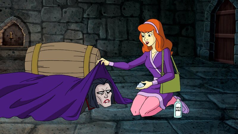 Velma versucht herauszufinden, wer hinter der Vampirmaske steckt. – Bild: Warner Bros. Entertainment
