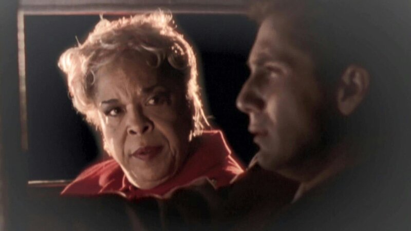Tess (Della Reese), Budd Glaser (Michael A. Goorjian). – Bild: CBS Studios International