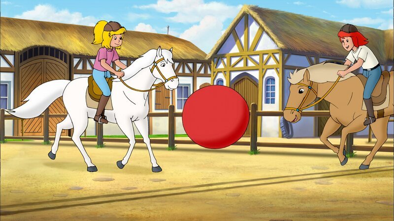 Bibi (l.) und Tina (r.) spielen Fußball mit den Pferden. Damit wollen sie die Jury überraschen. – Bild: ZDF/​Kiddinx – Berlin