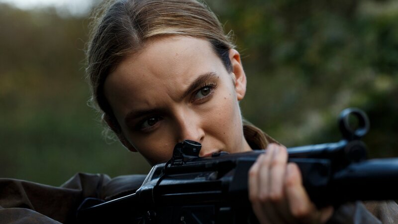 Ihr nächster Auftrag verschlägt Villanelle (Jodie Comer) nach England. Doch dieses Mal arbeitet sie nicht allein. – Bild: ZDF und Nick Briggs