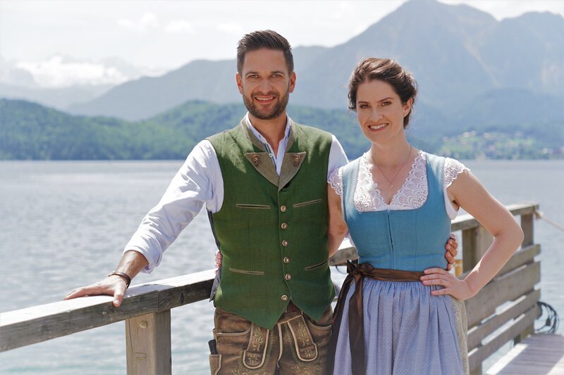 Moderatoren Richard Deutinger und Conny Bürgler – Bild: ServusTV /​ Degn Film /​ Lena Moik /​ www.servustv.com