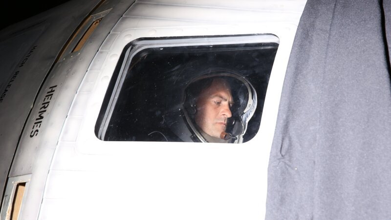 Astronaut in capsule – exterior view. – Bild: Discovery Communications