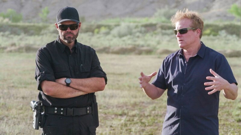 Erik Bard (l.), Thomas Winterton (m.), Jim Royston (4.v.r.), Travis Taylor (3.v.r.), Bryant ‚Dragon‘ Arnold (r.) – Bild: stan /​ © THE HISTORY CHANNEL /​ Prometheus Entertainment