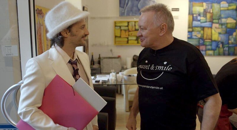 Michael Ostrowski mit seinem Malerlehrmeister. – Bild: 3sat