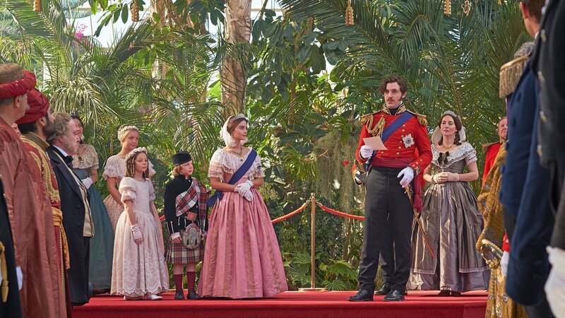 Bild: PLURIMEDIA (Mammoth Screen /​ PBS Masterpiece)