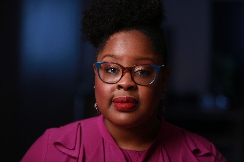 Nachrichtenreporterin Sia Nyorkor – Bild: RTL /​ Arrow Media International