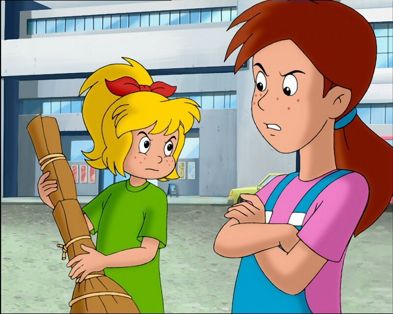 Bibi (l.) und Margie (r.) können sich zunächst gar nicht ausstehen. – Bild: ZDF/​A. Film A/​S und KIDDINX Studios GmbH.