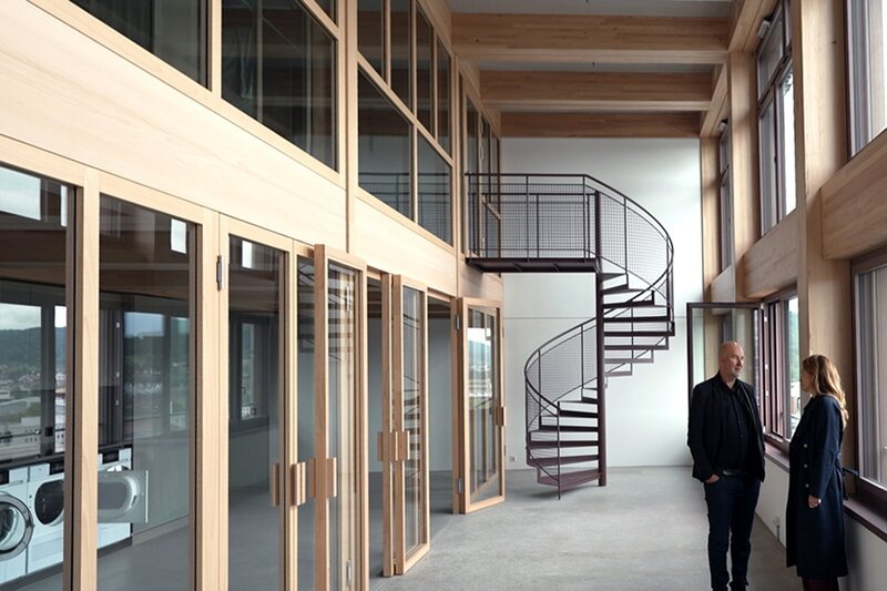 Holzraum. – Bild: SRF