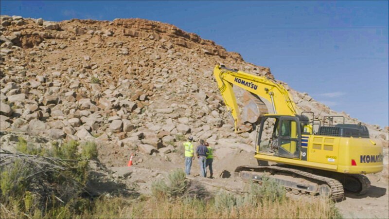 Erik Bard (l.), Thomas Winterton (m.), Jim Royston (4.v.r.), Travis Taylor (3.v.r.), Bryant ‚Dragon‘ Arnold (r.) – Bild: stan /​ © THE HISTORY CHANNEL /​ Prometheus Entertainment