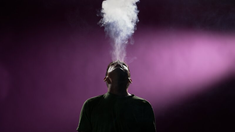 Die Vape als neue „Volksdroge“ – alles nur harmloser Dampf? – Bild: Jan Peter /​ ZDF