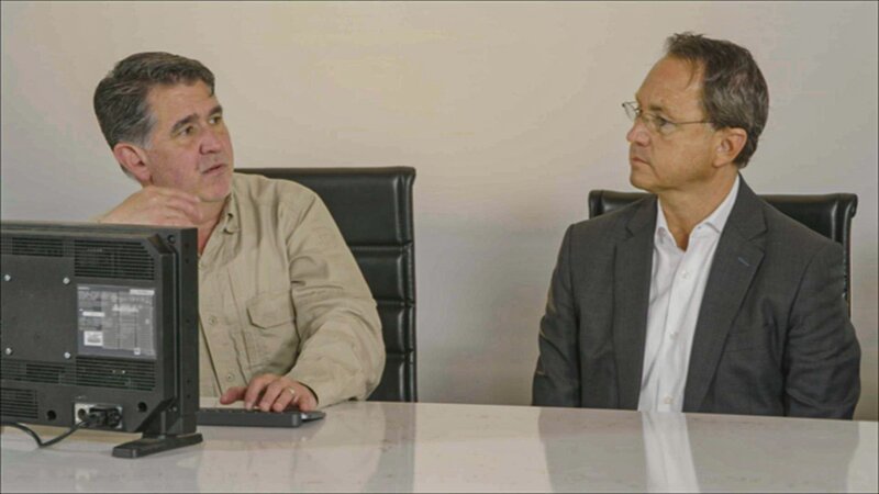 Erik Bard (l.), Thomas Winterton (m.), Jim Royston (4.v.r.), Travis Taylor (3.v.r.), Bryant ‚Dragon‘ Arnold (r.) – Bild: stan /​ © THE HISTORY CHANNEL /​ Prometheus Entertainment