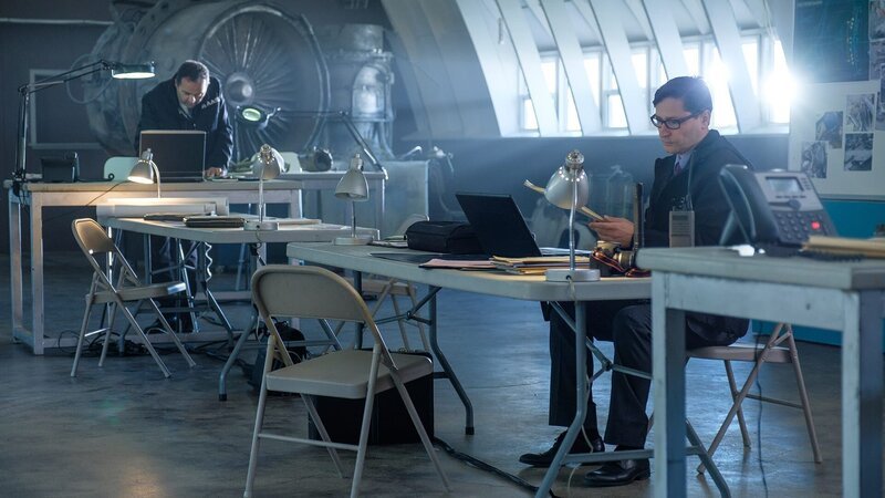 Ein Team aus internationalen Experten untersucht die Wrackteile des abgestürzten Flugs Aeroflot 821. – Bild: Cineflix/​ Darren Goldstein/​ DSG Photo/​ WeltN24 GmbH