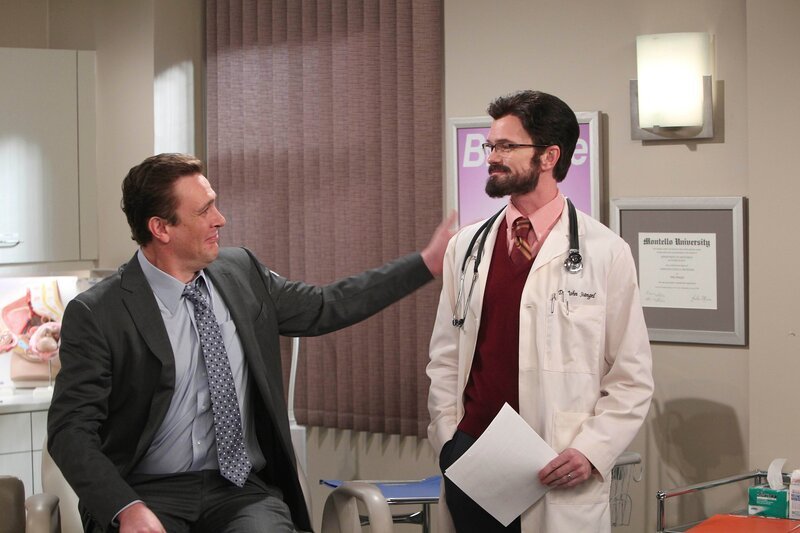 Marshall (Jason Segel, l.) und Lily sind immer noch nicht schwanger und suchen deshalb den Spezialisten Dr. Stangel (Neil Patrick Harris, r.) auf. Dabei erleben sie eine große Überraschung … – Bild: CBS BROADCASTING INC. Marshall (Jason Segel, l.) und Lily sind immer noch nicht schwanger und suchen deshalb den Spezialisten Dr. Stangel (Neil Patrick Harris, r.) auf. Dabei erleben sie eine große Überraschung … – Bild: CBS BROADCASTING INC.