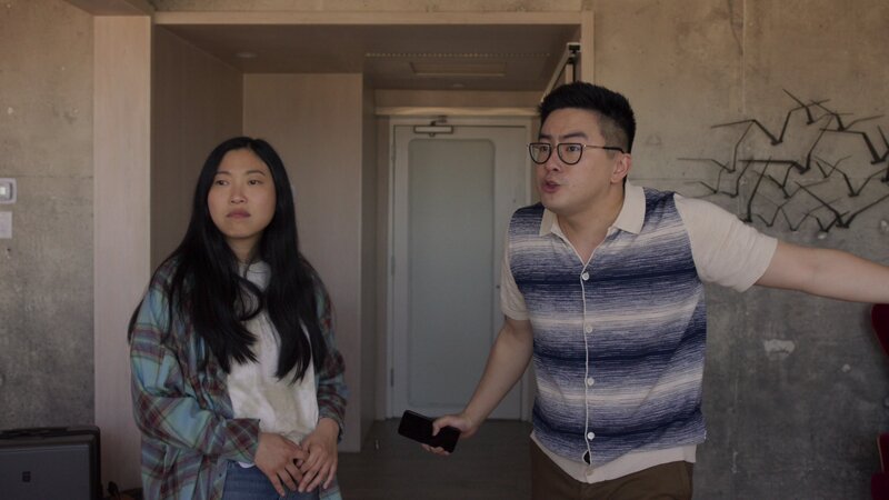 L-R: Nora Lum (Awkwafina), Edmund (Bowen Yang) – Bild: Paramount