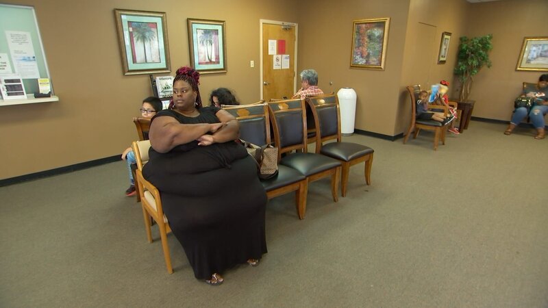 Cynthia waits at DrNow’s office for her consultation. – Bild: TLC /​ Discovery Communications