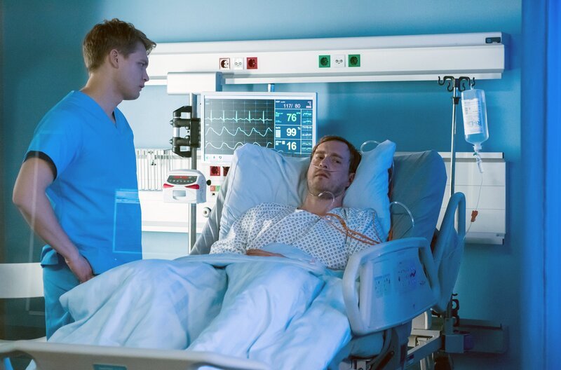 Mikko Rantala (Luan Gummich, l.); Henning Kühne (Sebastian Achilles, r.) – Bild: ARD/​Jens Ulrich Koch