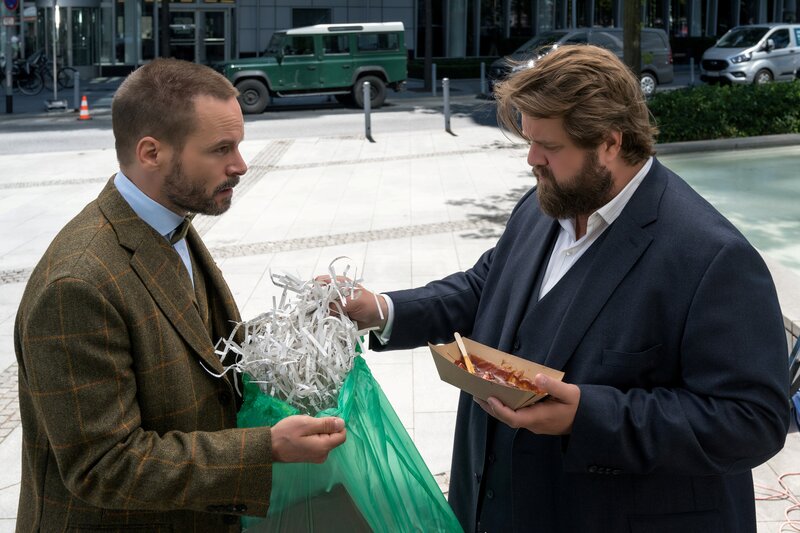 Leo Oswald (Wanja Mues), Benni Hornberg (Antoine Monot). – Bild: ZDF Enterprises GmbH /​ Christian Lüdeke /​ ZDF /​ Andrea Enderlein