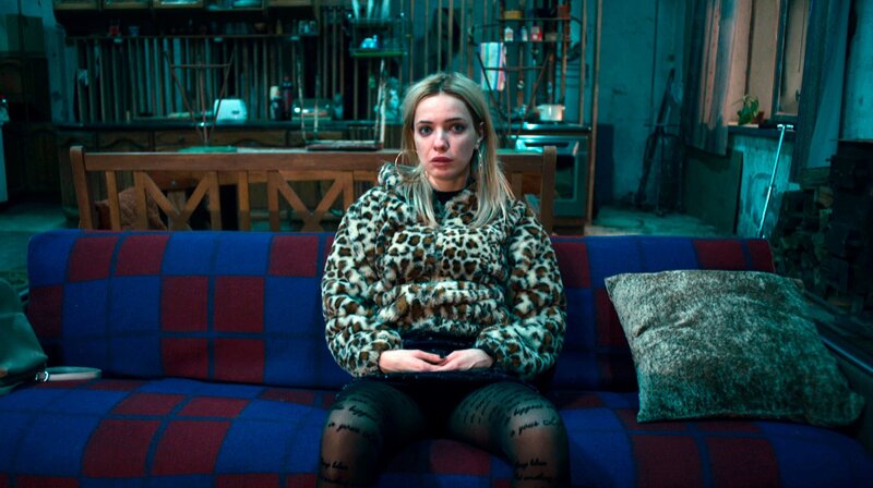 Auch für Ola Majdzik (Paulina Gałązka) verläuft der Abend anders als geplant. – Bild: MDR/​STUDIOCANAL TV/​Witold Płóciennik