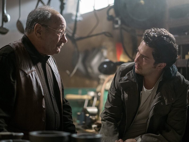 L-R: Frank Florez (Juan Carlos Cantu) und Craig (Nat Wolff). – Bild: Amazon Content Services LLC