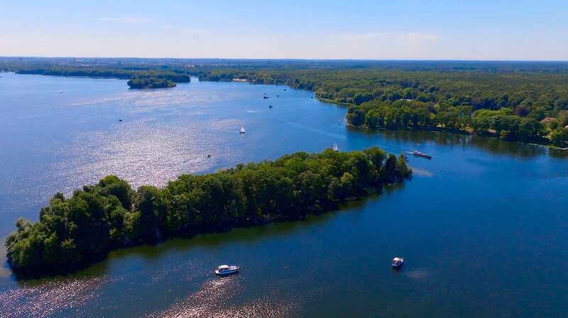 Unterwegs im Norden von Berlin. Blick auf den Tegeler See – Bild: rbb/​Stefan Bruse