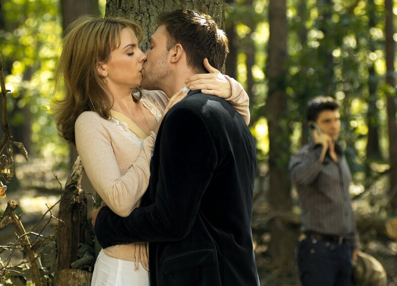 Wege zum Glück Kapitel 472 Staffel 1, Episode 472 Leidenschaftlicher Kuss: Gisa Zach als Nina, Hubertus Grimm als Ben, Jens P. Nünemann als Hagen – Bild: SRF/​ZDF