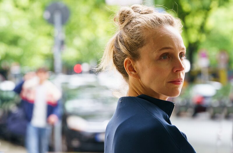 Petra Schmidt-Schaller ist Katja Stern – Bild: NDR/​Julia Terjung